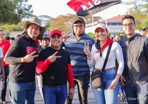 Caminata Colorida en homenaje al 45 aniversario de la Cruzada Nacional de Alfabetización