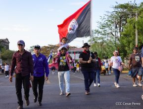 Caminata Colorida en homenaje al 45 aniversario de la Cruzada Nacional de Alfabetización