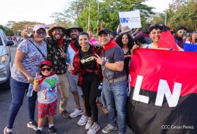 Caminata Colorida en homenaje al 45 aniversario de la Cruzada Nacional de Alfabetización