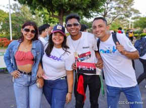 Caminata Colorida en homenaje al 45 aniversario de la Cruzada Nacional de Alfabetización