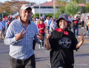 Caminata Colorida en homenaje al 45 aniversario de la Cruzada Nacional de Alfabetización
