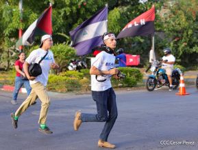 Caminata Colorida en homenaje al 45 aniversario de la Cruzada Nacional de Alfabetización