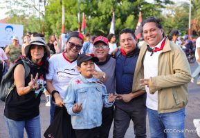 Caminata Colorida en homenaje al 45 aniversario de la Cruzada Nacional de Alfabetización