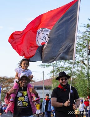 Caminata Colorida en homenaje al 45 aniversario de la Cruzada Nacional de Alfabetización