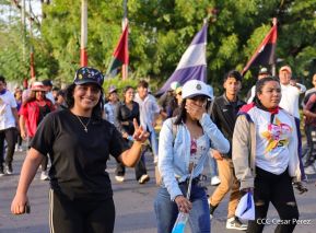 Caminata Colorida en homenaje al 45 aniversario de la Cruzada Nacional de Alfabetización