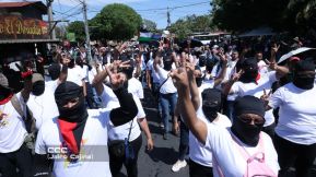 Familias nicaragüenses caminan como Pueblo Victorioso, Pueblo que Vence