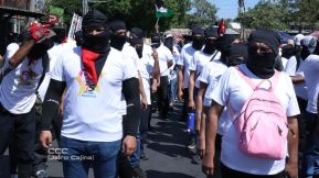 Familias nicaragüenses caminan como Pueblo Victorioso, Pueblo que Vence