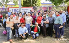 Familias nicaragüenses caminan como Pueblo Victorioso, Pueblo que Vence