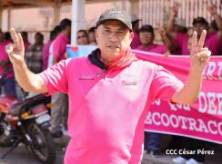 Familias nicaragüenses caminan como Pueblo Victorioso, Pueblo que Vence