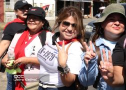 Familias nicaragüenses caminan como Pueblo Victorioso, Pueblo que Vence