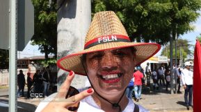 Familias nicaragüenses caminan como Pueblo Victorioso, Pueblo que Vence