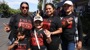 Familias nicaragüenses caminan como Pueblo Victorioso, Pueblo que Vence