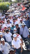 Familias nicaragüenses caminan como Pueblo Victorioso, Pueblo que Vence
