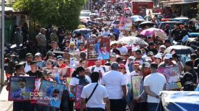 Familias nicaragüenses caminan como Pueblo Victorioso, Pueblo que Vence