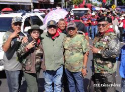 Familias nicaragüenses caminan como Pueblo Victorioso, Pueblo que Vence