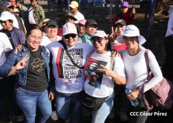 Familias nicaragüenses caminan como Pueblo Victorioso, Pueblo que Vence