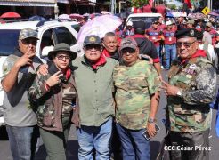 Familias nicaragüenses caminan como Pueblo Victorioso, Pueblo que Vence