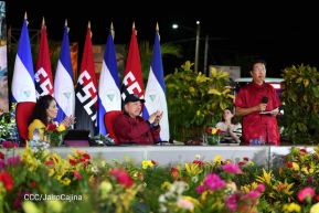 Entrega autobuses a transportistas en homenaje al Comandante Germán Pomares Ordóñez