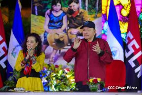 Entrega autobuses a transportistas en homenaje al Comandante Germán Pomares Ordóñez