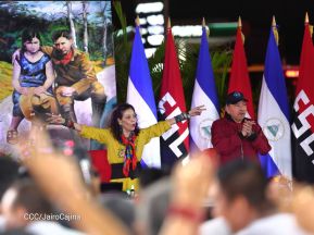 Entrega autobuses a transportistas en homenaje al Comandante Germán Pomares Ordóñez