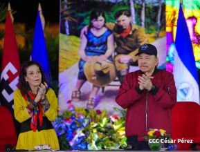 Entrega autobuses a transportistas en homenaje al Comandante Germán Pomares Ordóñez