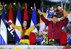 Entrega autobuses a transportistas en homenaje al Comandante Germán Pomares Ordóñez