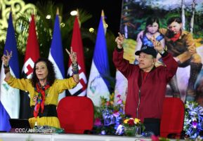 Entrega autobuses a transportistas en homenaje al Comandante Germán Pomares Ordóñez