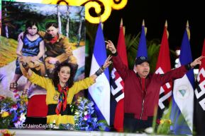Entrega autobuses a transportistas en homenaje al Comandante Germán Pomares Ordóñez
