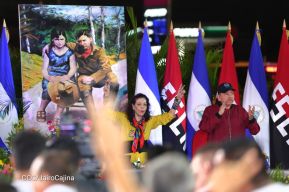 Entrega autobuses a transportistas en homenaje al Comandante Germán Pomares Ordóñez