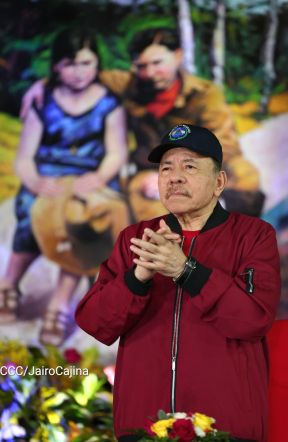 Entrega autobuses a transportistas en homenaje al Comandante Germán Pomares Ordóñez