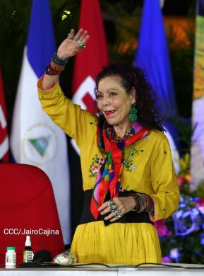 Entrega autobuses a transportistas en homenaje al Comandante Germán Pomares Ordóñez