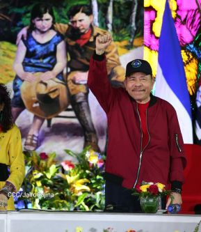 Entrega autobuses a transportistas en homenaje al Comandante Germán Pomares Ordóñez