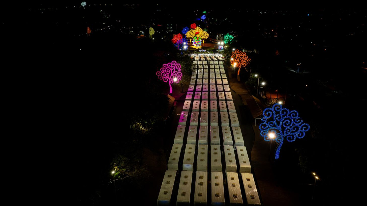 Entrega autobuses a transportistas en homenaje al Comandante Germán Pomares Ordóñez