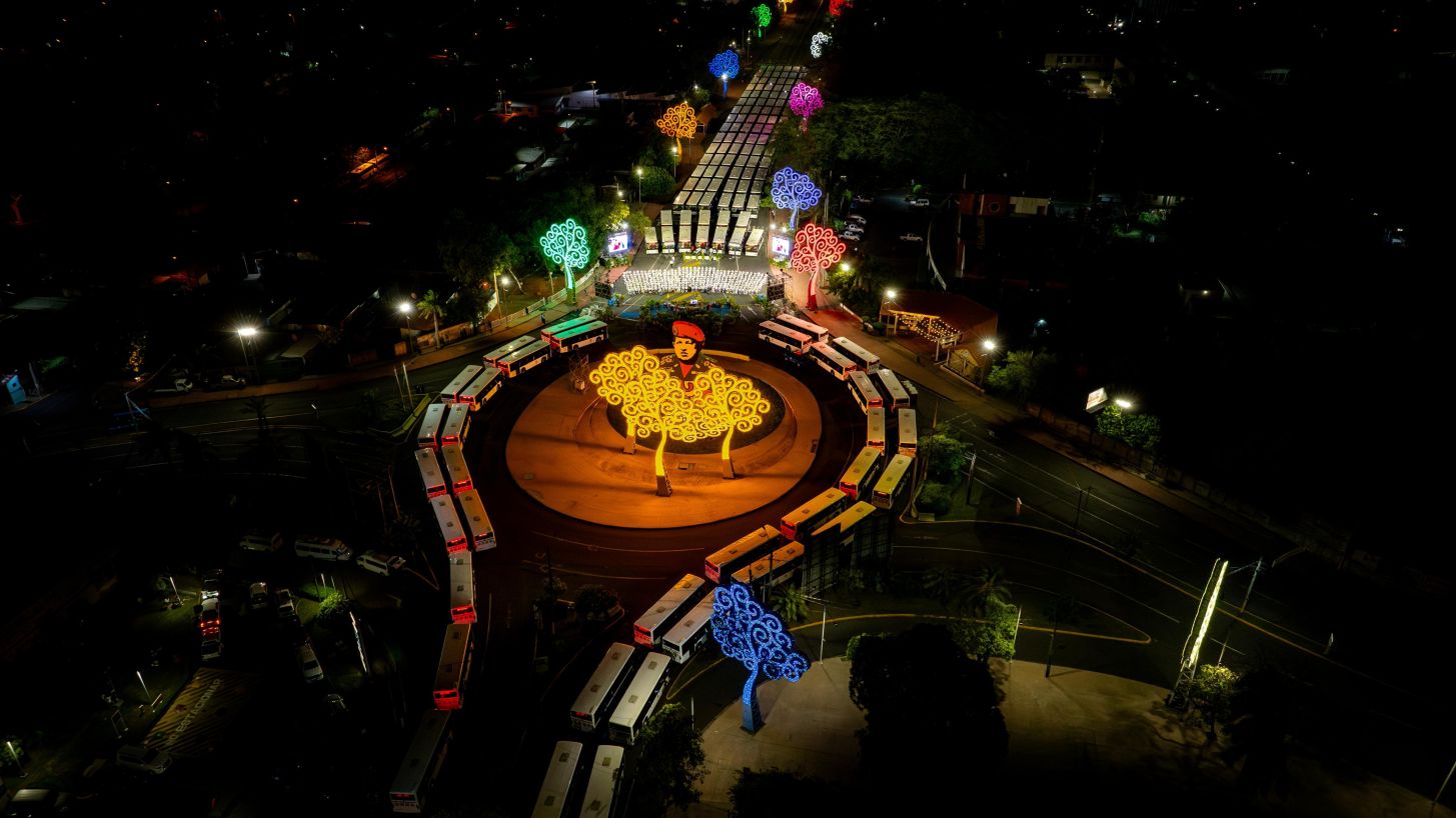 Entrega autobuses a transportistas en homenaje al Comandante Germán Pomares Ordóñez