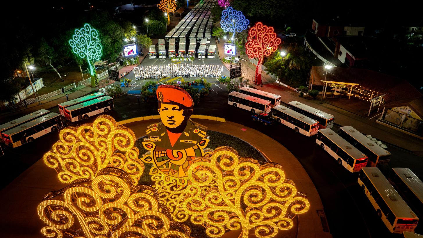 Entrega autobuses a transportistas en homenaje al Comandante Germán Pomares Ordóñez