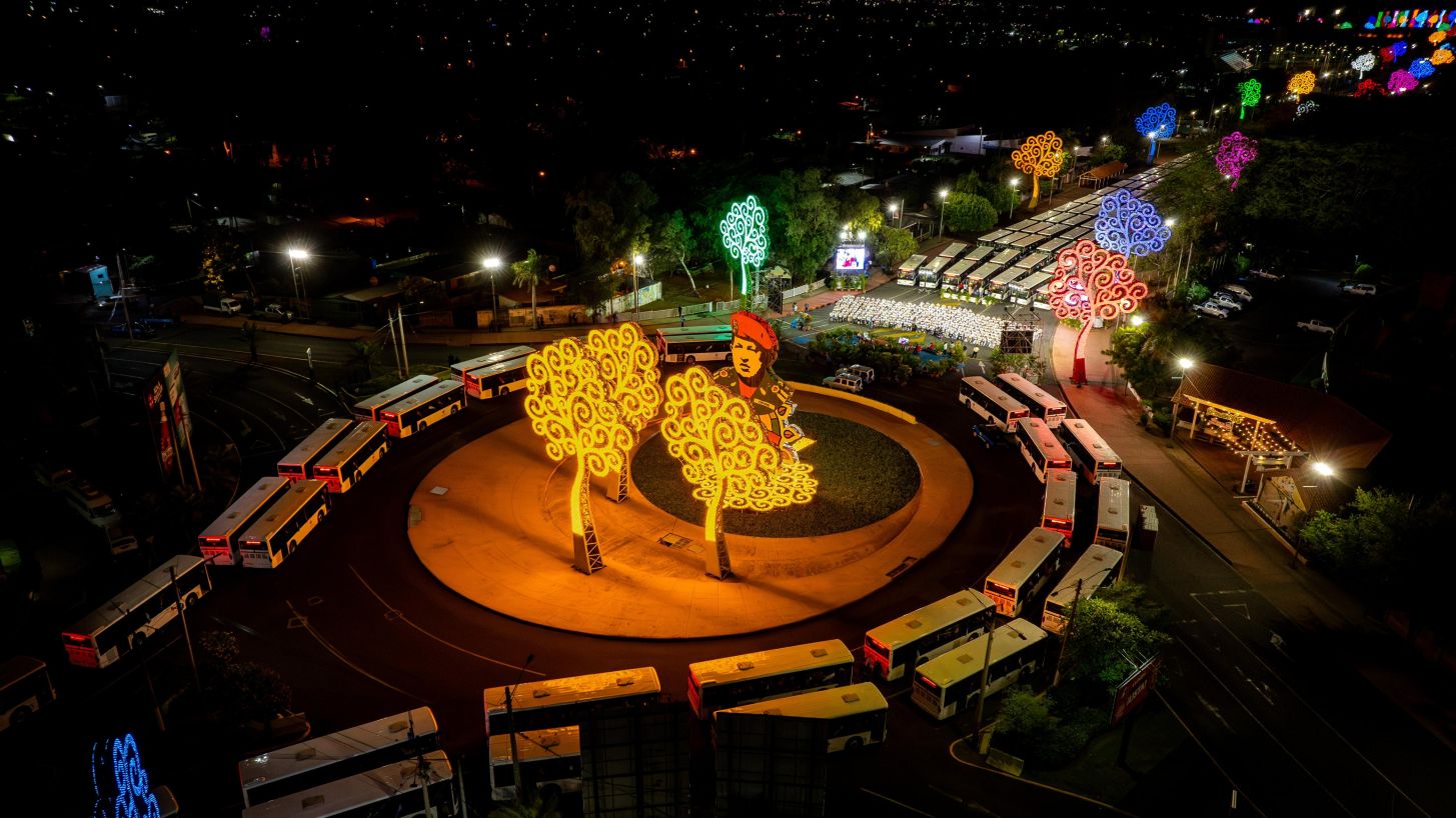 Entrega autobuses a transportistas en homenaje al Comandante Germán Pomares Ordóñez