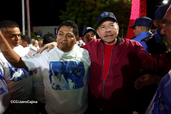 Entrega autobuses a transportistas en homenaje al Comandante Germán Pomares Ordóñez