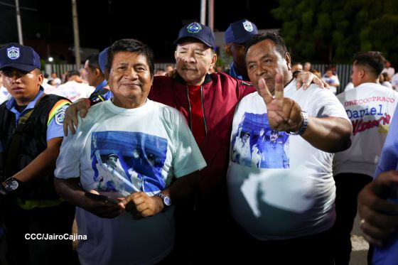 Entrega autobuses a transportistas en homenaje al Comandante Germán Pomares Ordóñez
