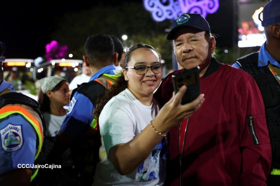 Entrega autobuses a transportistas en homenaje al Comandante Germán Pomares Ordóñez