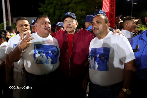 Entrega autobuses a transportistas en homenaje al Comandante Germán Pomares Ordóñez