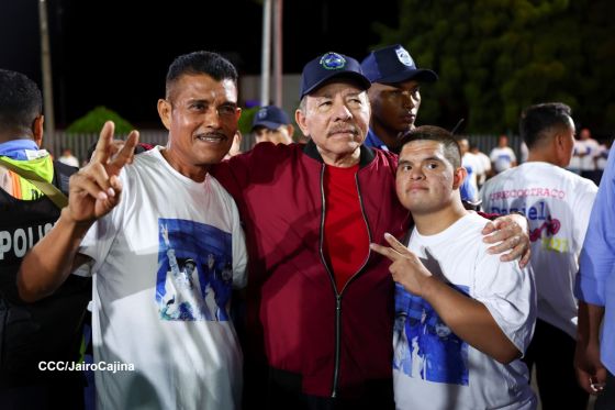 Entrega autobuses a transportistas en homenaje al Comandante Germán Pomares Ordóñez