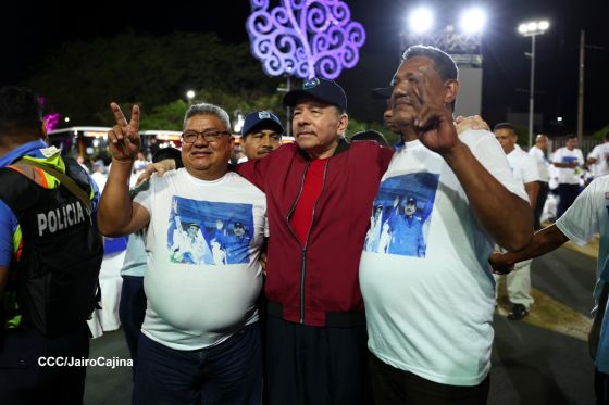 Entrega autobuses a transportistas en homenaje al Comandante Germán Pomares Ordóñez