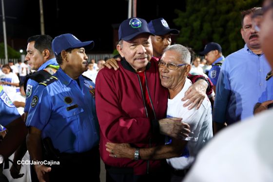 Entrega autobuses a transportistas en homenaje al Comandante Germán Pomares Ordóñez