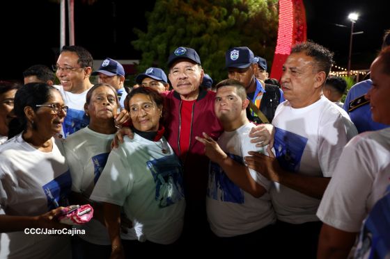 Entrega autobuses a transportistas en homenaje al Comandante Germán Pomares Ordóñez