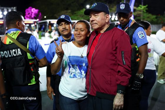 Entrega autobuses a transportistas en homenaje al Comandante Germán Pomares Ordóñez