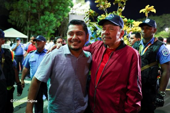 Entrega autobuses a transportistas en homenaje al Comandante Germán Pomares Ordóñez