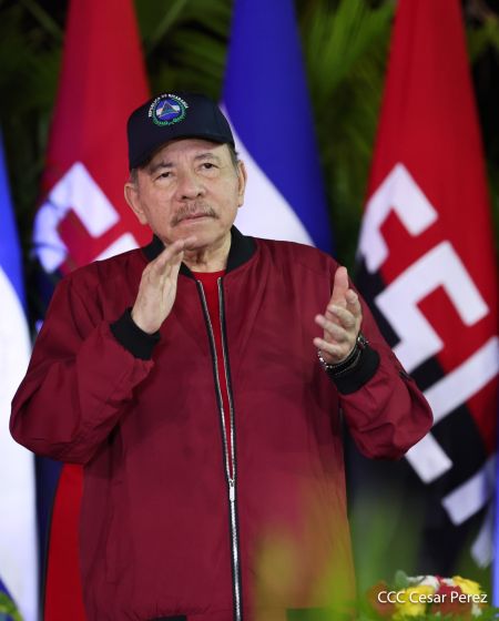 Entrega autobuses a transportistas en homenaje al Comandante Germán Pomares Ordóñez