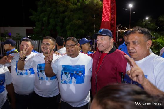 Entrega autobuses a transportistas en homenaje al Comandante Germán Pomares Ordóñez