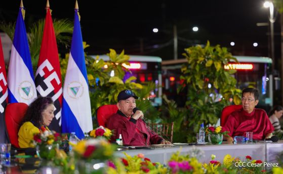 Entrega autobuses a transportistas en homenaje al Comandante Germán Pomares Ordóñez