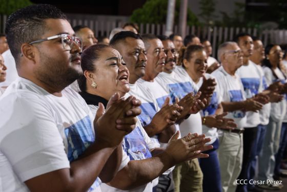 Entrega autobuses a transportistas en homenaje al Comandante Germán Pomares Ordóñez